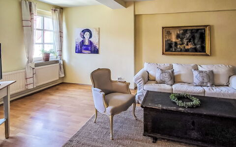 Marktblick: Meubilair, Interieur Ontwerp, Flooring, Verdieping, Muur, Bankstel, Hout, Kamer, Plafond, Woonkamer