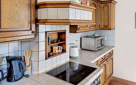 Janike: Keuken, Countertop, Cabinetry, Toestel Van De Keuken, Interieur Ontwerp, Flooring, Hout, Meubilair, Major Appliance, Verdieping