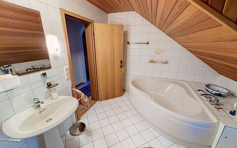 Janike: Loodgieterswerkinrichting, Hout, Flooring, Interieur Ontwerp, Verdieping, Kamer, Loodgieter, Bad, Kraan, Badkamer