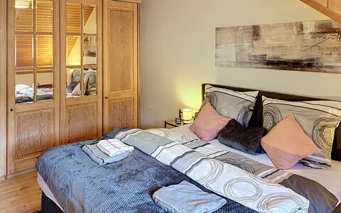 Janike: Meubilair, Bed, Interieur Ontwerp, Slaapkamer, Bedding, Laken, Hout, Verdieping, Flooring, Kamer