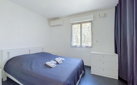 Les Terrasses des Hautsdefonsainte: Verdieping, Meubilair, Flooring, Interieur Ontwerp, Bed, Slaapkamer, Plafond, Kamer, Huis, Bedding
