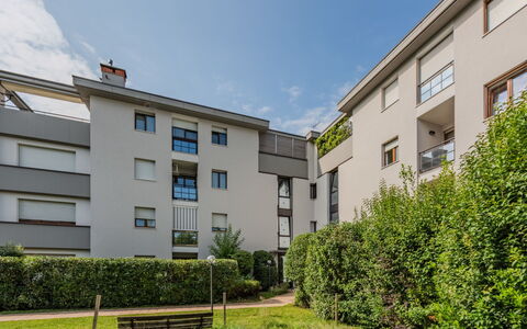 Michelon: Woongebied, Facade, Stedelijk Ontwerp, Appartement, Condominium, Landgoed, Gazon, Tuin, Werf, Landscaping