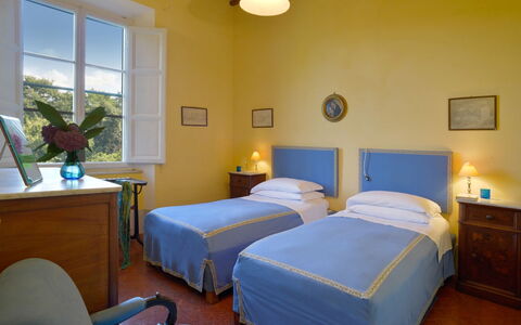 Villa Gioli: Meubilair, Interieur Ontwerp, Huis, Kamer, Fotolijst, Bed Frame, Lamp, Lampekap, Hotel, Linens