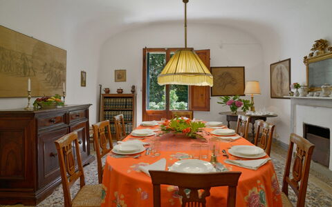 Villa Gioli: Meubilair, Interieur Ontwerp, Tafel, Textiel, Plafond, Verlichting, Kamer, Flooring, Eetkamer, Lichte Inrichting