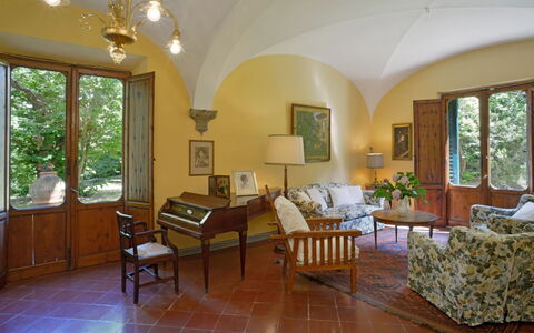 Villa Gioli: Meubilair, Interieur Ontwerp, Flooring, Stoel, Tafel, Kamer, Plafond, Verdieping, Verlichting, Woonkamer