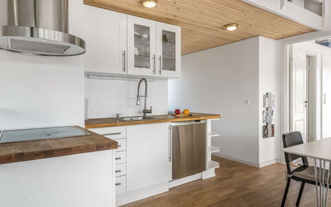 Tuva - 3.5Km from the Sea: Keuken, Flooring, Meubilair, Interieur Ontwerp, Countertop, Hout, Verdieping, Plafond, Toestel Van De Keuken, Cabinetry