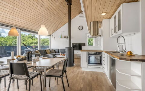 Tuva - 3.5Km from the Sea: Interieur Ontwerp, Flooring, Hout, Meubilair, Plafond, Verdieping, Houten Vloer, Keuken, Keuken En Eettafel, Stoel