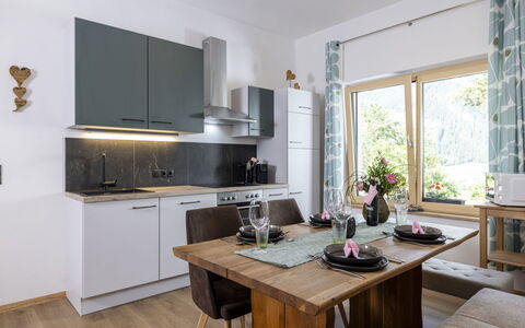 Eberharter am Schweinberg: Meubilair, Interieur Ontwerp, Keuken, Countertop, Flooring, Toestel Van De Keuken, Hout, Stoel, Cabinetry, Plafond