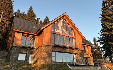Rebelka: Gebouw, Venster, Hout, Huis, Huis, Architectuur, Dak, Verblijf, Woongebied, Siding