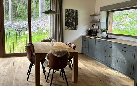 Rebelka: Meubilair, Flooring, Interieur Ontwerp, Hout, Verdieping, Countertop, Cabinetry, Houten Vloer, Keuken En Eettafel, Keuken