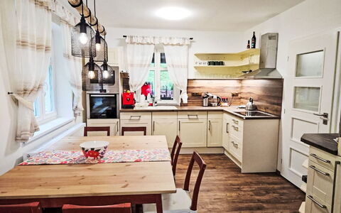 Sára: Meubilair, Interieur Ontwerp, Flooring, Hout, Keuken, Verdieping, Countertop, Houten Vloer, Cabinetry, Plafond