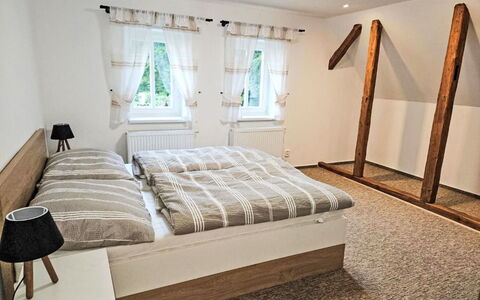Sára: Bed, Slaapkamer, Bedding, Laken, Interieur Ontwerp, Flooring, Meubilair, Verdieping, Hout, Kamer
