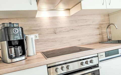 Herzwerk Schwalenberg: Hout, Countertop, Keuken, Toestel Van De Keuken, Flooring, Huishoudapparatuur, Cabinetry, Major Appliance, Small Appliance, Beits