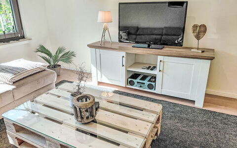 Herzwerk Schwalenberg: Meubilair, Hout, Elektronisch Apparaat, Flooring, Interieur Ontwerp, Verdieping, Woonkamer, Kamer, Huis
