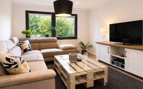 Herzwerk Schwalenberg: Meubilair, Interieur Ontwerp, Flooring, Bankstel, Hout, Verdieping, Woonkamer, Kamer, Huis, Tafel