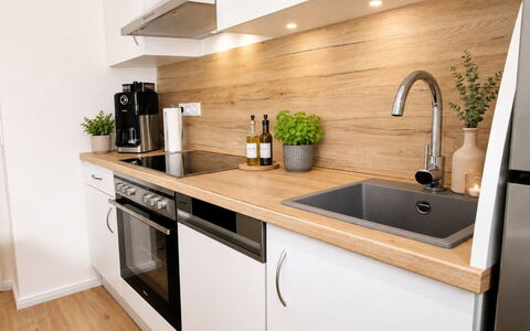 Herzwerk Schwalenberg: Countertop, Keuken, Flooring, Hout, Toestel Van De Keuken, Cabinetry, Loodgieterswerkinrichting, Wastafel, Meubilair, Interieur Ontwerp