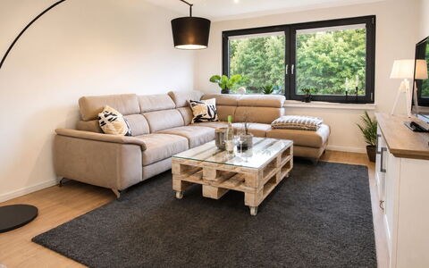 Herzwerk Schwalenberg: Meubilair, Interieur Ontwerp, Bankstel, Flooring, Woonkamer, Verdieping, Hout, Kamer, Huis, Verlichting