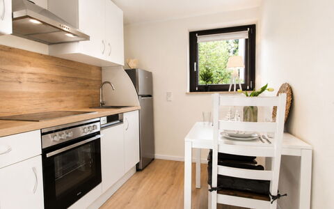 Herzwerk Schwalenberg: Meubilair, Keuken, Interieur Ontwerp, Countertop, Flooring, Toestel Van De Keuken, Hout, Major Appliance, Cabinetry, Verdieping