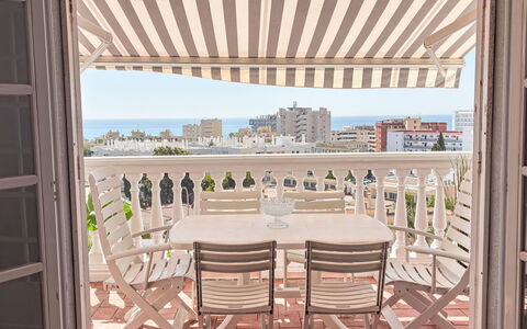 Los Arcos: Meubilair, Buitenmeubels, Tafel, Buitentafel, Balkon, Appartement, Stoel, Schaduw, Veranda, Patio