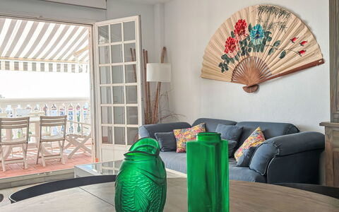 Los Arcos: Meubilair, Interieur Ontwerp, Huis, Verlichting, Flooring, Verdieping, Woonkamer, Kamer, Kussen Gooien, Kussen
