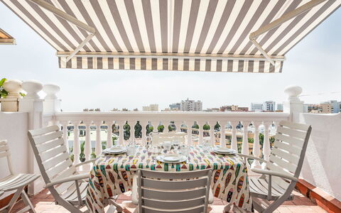 Los Arcos: Meubilair, Luifel, Stoel, Balkon, Buitenmeubels, Buitentafel, Outdoor Structuur, Schaduw, Ontwerp, Hotel