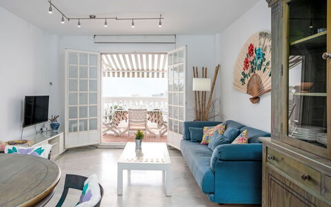 Los Arcos: Meubilair, Interieur Ontwerp, Flooring, Verdieping, Hout, Bankstel, Tafel, Stoel, Woonkamer, Plafond