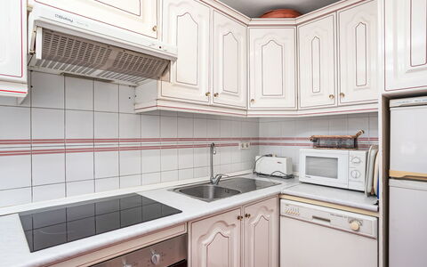 Los Arcos: Keuken, Hout, Countertop, Toestel Van De Keuken, Major Appliance, Cabinetry, Flooring, Interieur Ontwerp, Verdieping, Kamer