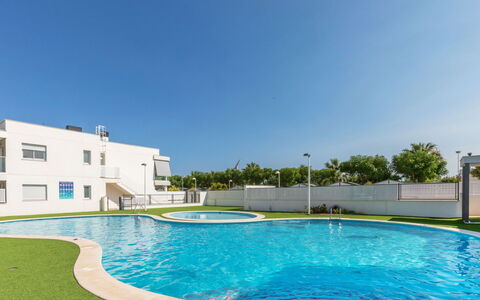 Sol Y Mar i: Blauw, Zwembad, Woongebied, Toevlucht, Hotel, Landgoed, Kunstgras, Schaduw, Landscaping, Badplaats