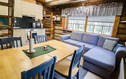 Nelostupa a: Hout, Interieur Ontwerp, Plafond, Flooring, Meubilair, Verdieping, Huis, Kamer, Verblijf, Blokhut