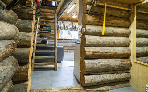 Nelostupa B: Hout, Plafond, Blokhut, Hardwood, Beits, Plank, Straal, Timmerhout, Natuurlijk Materiaal, Zolder
