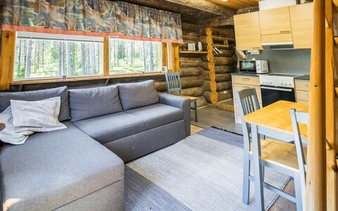 Nelostupa D: Hout, Flooring, Interieur Ontwerp, Verdieping, Plafond, Meubilair, Bankstel, Kamer, Blokhut, Beits