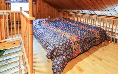 Nelostupa D: Hout, Verdieping, Flooring, Plafond, Interieur Ontwerp, Beits, Hardwood, Meubilair, Slaapkamer, Kamer