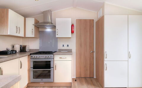 Willow'S Retreat: Interieur Ontwerp, Keuken, Major Appliance, Countertop, Wastafel, Meubilair, Cabinetry, Huis, Toestel Van De Keuken, Verdieping