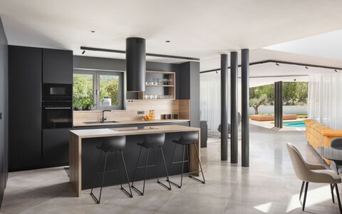 Villa H2: Meubilair, Interieur Ontwerp, Flooring, Keuken, Verdieping, Countertop, Stoel, Keuken En Eettafel, Plafond, Lichte Inrichting