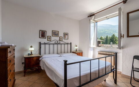 Ilda: Bed, Slaapkamer, Meubilair, Bedding, Laken, Interieur Ontwerp, Kamer, Bed Frame, Plafond, Linens