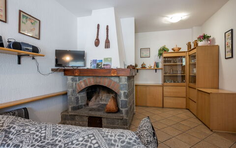 Ilda: Meubilair, Interieur Ontwerp, Flooring, Plafond, Verdieping, Kamer, Woonkamer, Appartement, Bankstel, Haard