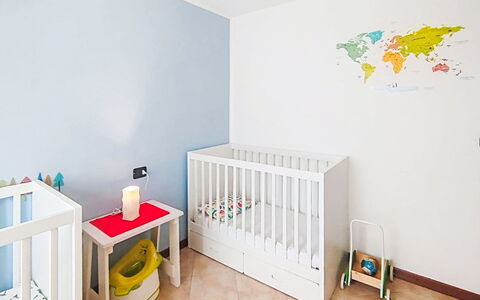 Fontanella Mountain Home: Interieur Ontwerp, Meubilair, Flooring, Kamer, Verdieping, Kinderkamer, Huis, Kinderbedje, Plafond