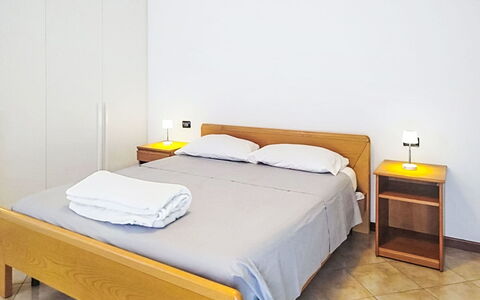 Fontanella Mountain Home: Bed, Meubilair, Interieur Ontwerp, Slaapkamer, Hout, Verdieping, Flooring, Kamer, Laken, Bedding