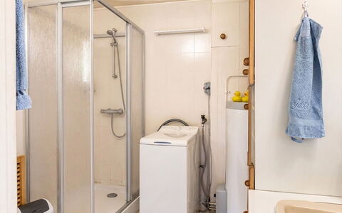 Lyckan: Loodgieterswerkinrichting, Flooring, Verdieping, Interieur Ontwerp, Badkamer, Kamer, Loodgieter, Toilet, Wastafel, Kraan