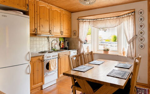 Lyckan: Meubilair, Interieur Ontwerp, Keuken, Flooring, Hout, Cabinetry, Verdieping, Plafond, Kamer, Toestel Van De Keuken