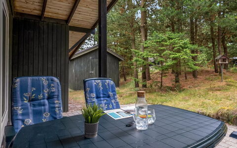 Hardina - 1Km from the Sea: Hout, Verblijf, Huis, Garden Gebouwen, Siding, Veranda, Schaduw, Blokhut, Backyard, Schuur