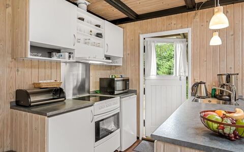 Hardina - 1Km from the Sea: Keuken, Hout, Toestel Van De Keuken, Countertop, Major Appliance, Interieur Ontwerp, Flooring, Cabinetry, Plafond, Meubilair