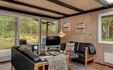 Hardina - 1Km from the Sea: Hout, Interieur Ontwerp, Meubilair, Flooring, Verdieping, Woonkamer, Plafond, Huis, Bankstel, Kamer