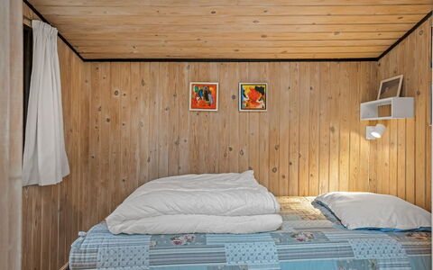 Hardina - 1Km from the Sea: Slaapkamer, Bed, Hout, Interieur Ontwerp, Verdieping, Flooring, Laken, Meubilair, Bedding, Kamer