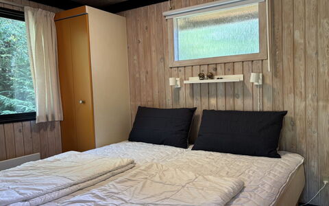Hardina - 1Km from the Sea: Hout, Interieur Ontwerp, Flooring, Verdieping, Slaapkamer, Bed, Beits, Kamer, Hardwood, Bed Frame