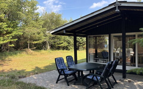 Hardina - 1Km from the Sea: Veranda, Deur, Huis, Meubilair, Schaduw, Verblijf, Garden Gebouwen, Stoel, Outdoor Structuur, Tuin