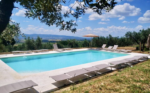 Villa Santa Chiara: Zwembad, Toevlucht, Buitenmeubels, Eco Hotel, Landgoed, Ligstoel, Hacienda, Schaduw, Villa, Landscaping