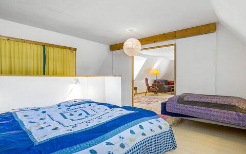 Thilo - 39Km from the Sea: Interieur Ontwerp, Meubilair, Bed, Slaapkamer, Flooring, Verdieping, Muur, Plafond, Hout, Kamer