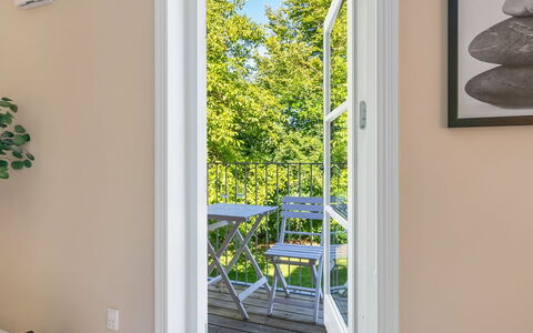 Alkmar - 6.5Km from the Sea: Hout, Dak, Huis, Huis, Architectuur, Siding, Land Lot, Verblijf, Schuur, Garden Gebouwen