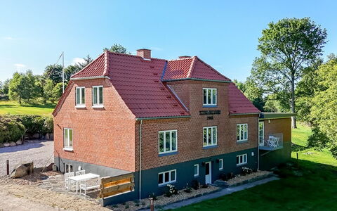 Alkmar - 6.5Km from the Sea: Hout, Dak, Huis, Huis, Architectuur, Siding, Land Lot, Verblijf, Schuur, Garden Gebouwen
